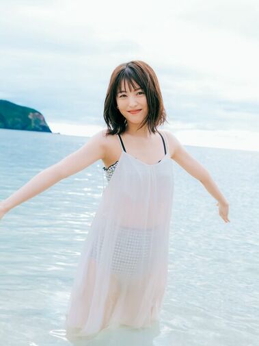 Minami Hamabe (浜辺美波)